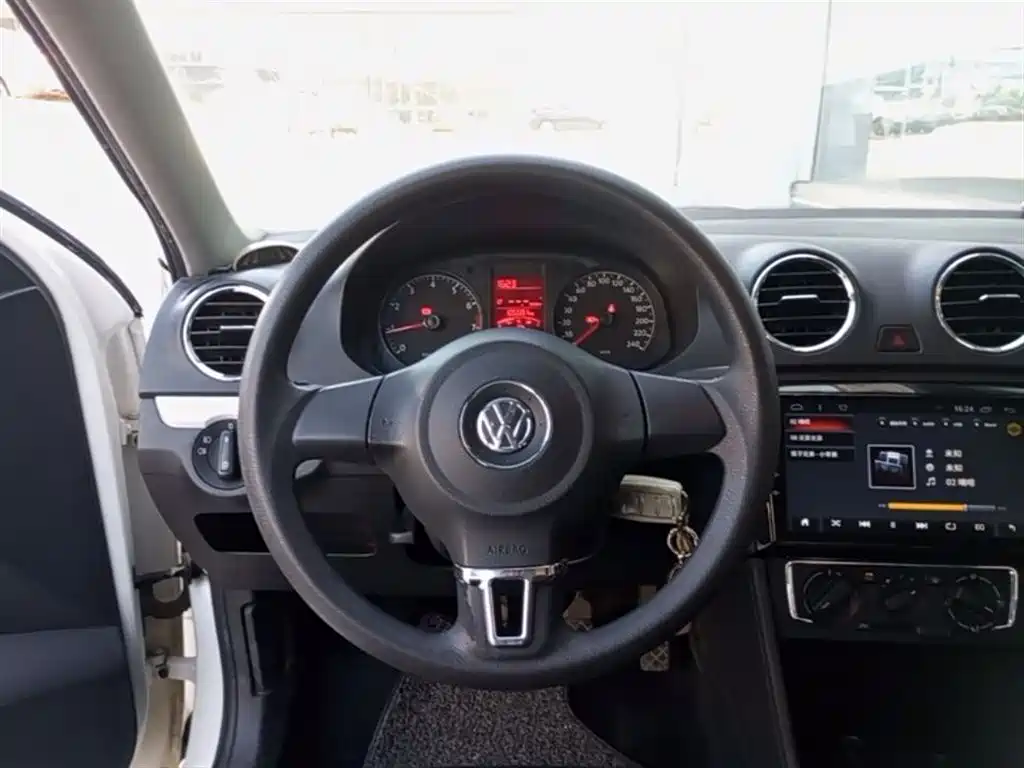 Volkswagen Jetta 2015 1.6L Manual Comfort фото 11