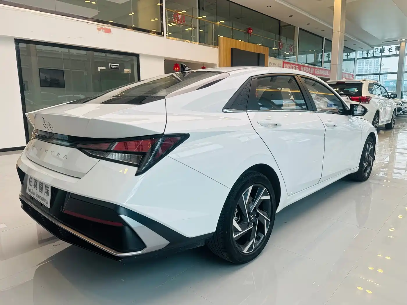 Hyundai Elantra 2023 1.5L CVT GLX Elite Edition фото 4