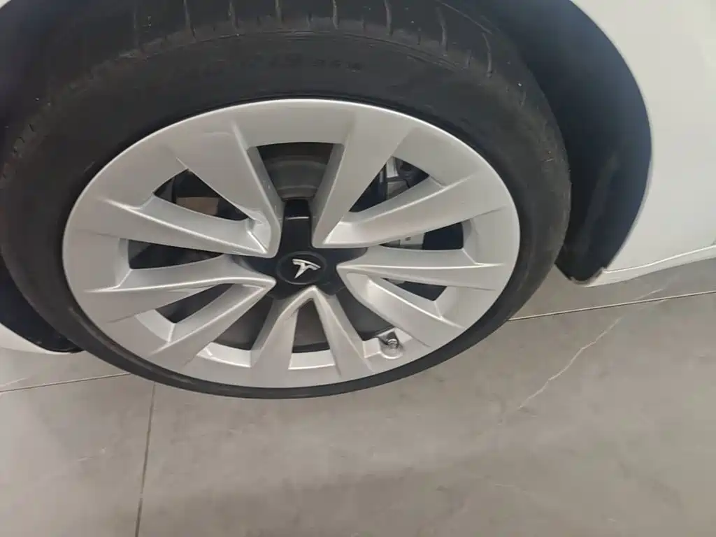 Фото 23 - Tesla Model 3