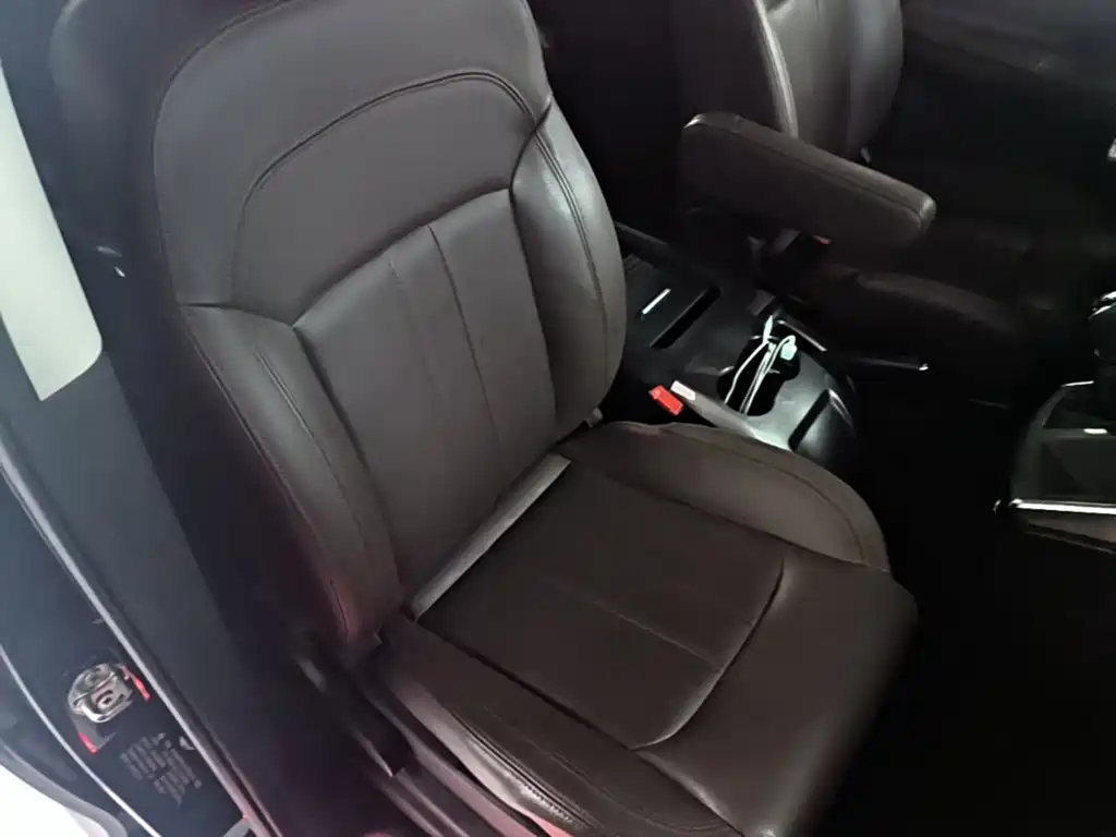 Dongfeng Fengxing Lingzhi PLUS 2021 2021 2.0L Manual Luxury 7-Seater