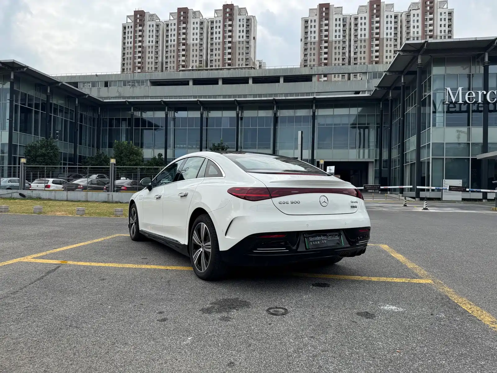 Фото 21 - Mercedes-Benz EQE