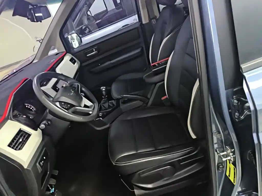 Wuling Motors Wuling Hongguang PLUS 2020 2019 1.5T Manual Luxury 7-seater
