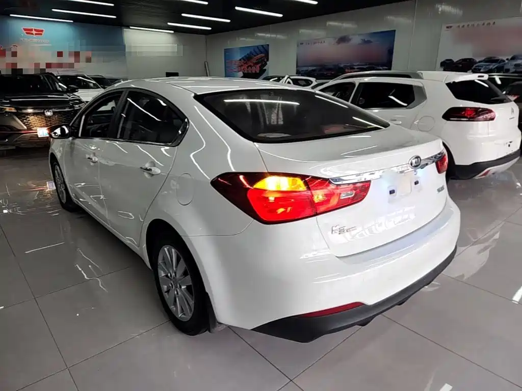 Фото 5 - Kia K3
