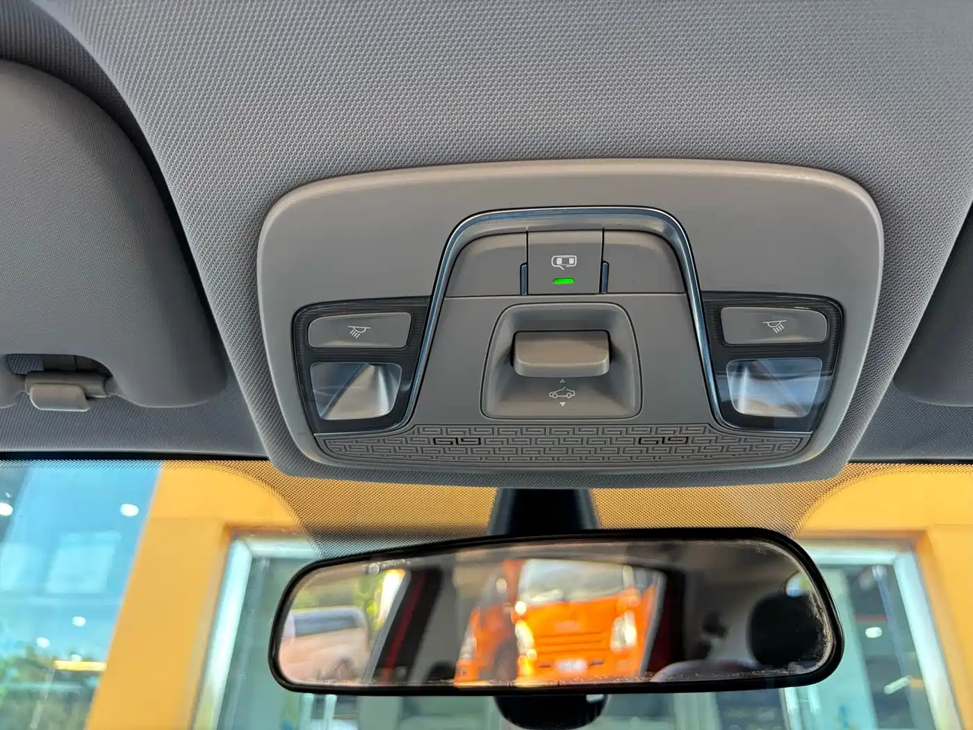 Фото 24 - Geely Vision X3