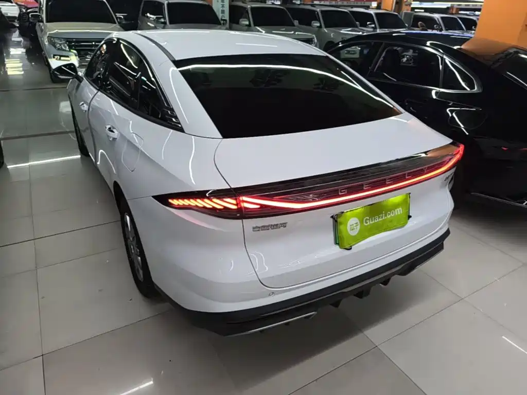 Geely Galaxy Galaxy L6 2025 2025 EM-i 60km Voyage Edition