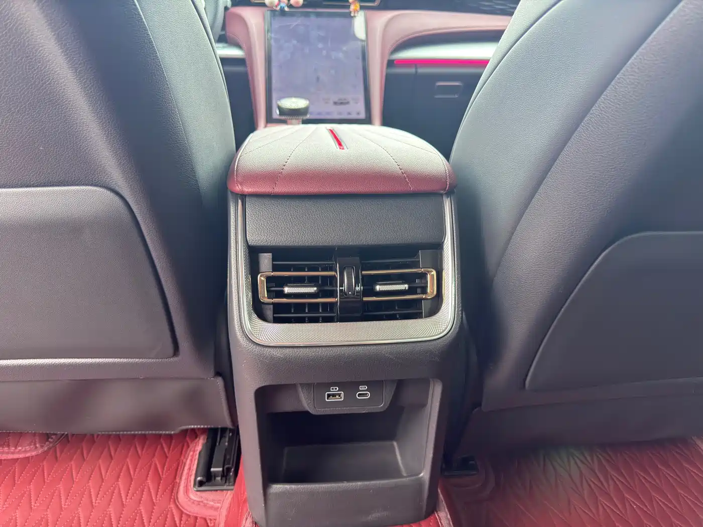 Hongqi H5 2024 1.5T DCT Smart Connect Flag Joy Edition фото 9