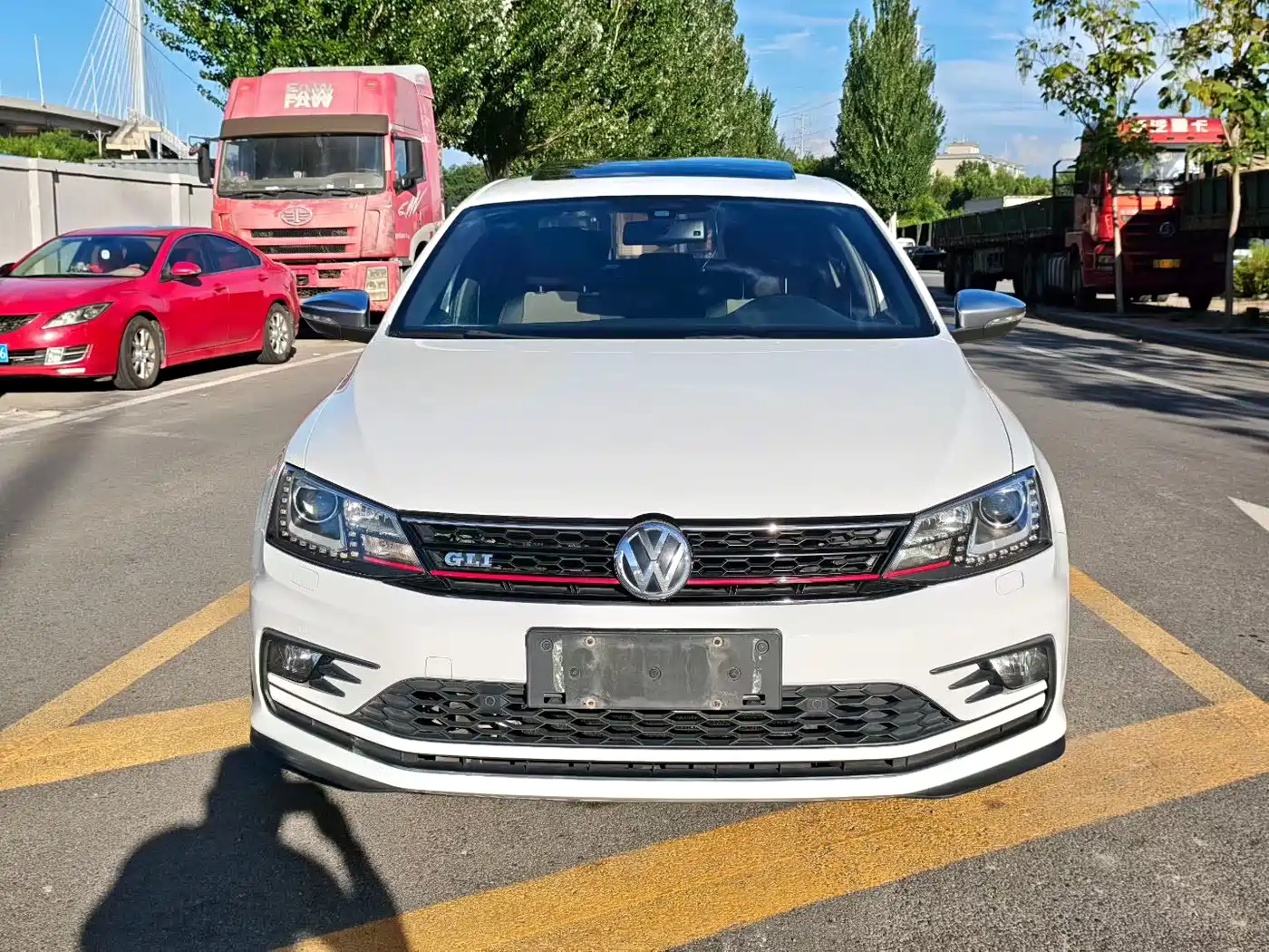 Фото 1 - Volkswagen Sagitar