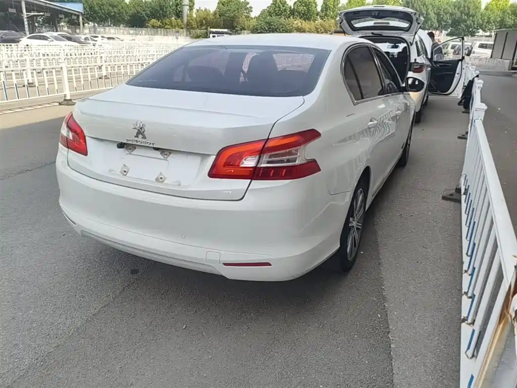 Peugeot 408 2014 1.8L Automatic Luxury Edition фото 7
