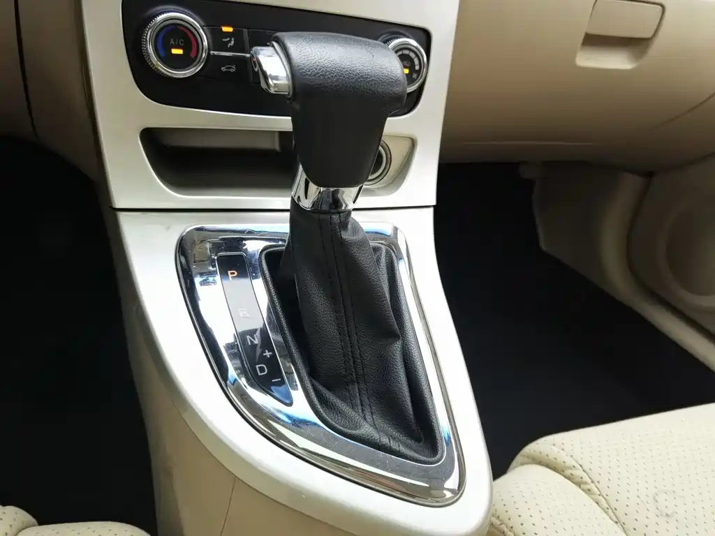 Zhonghua H330 2015 2013 1.5L Automatic Luxury