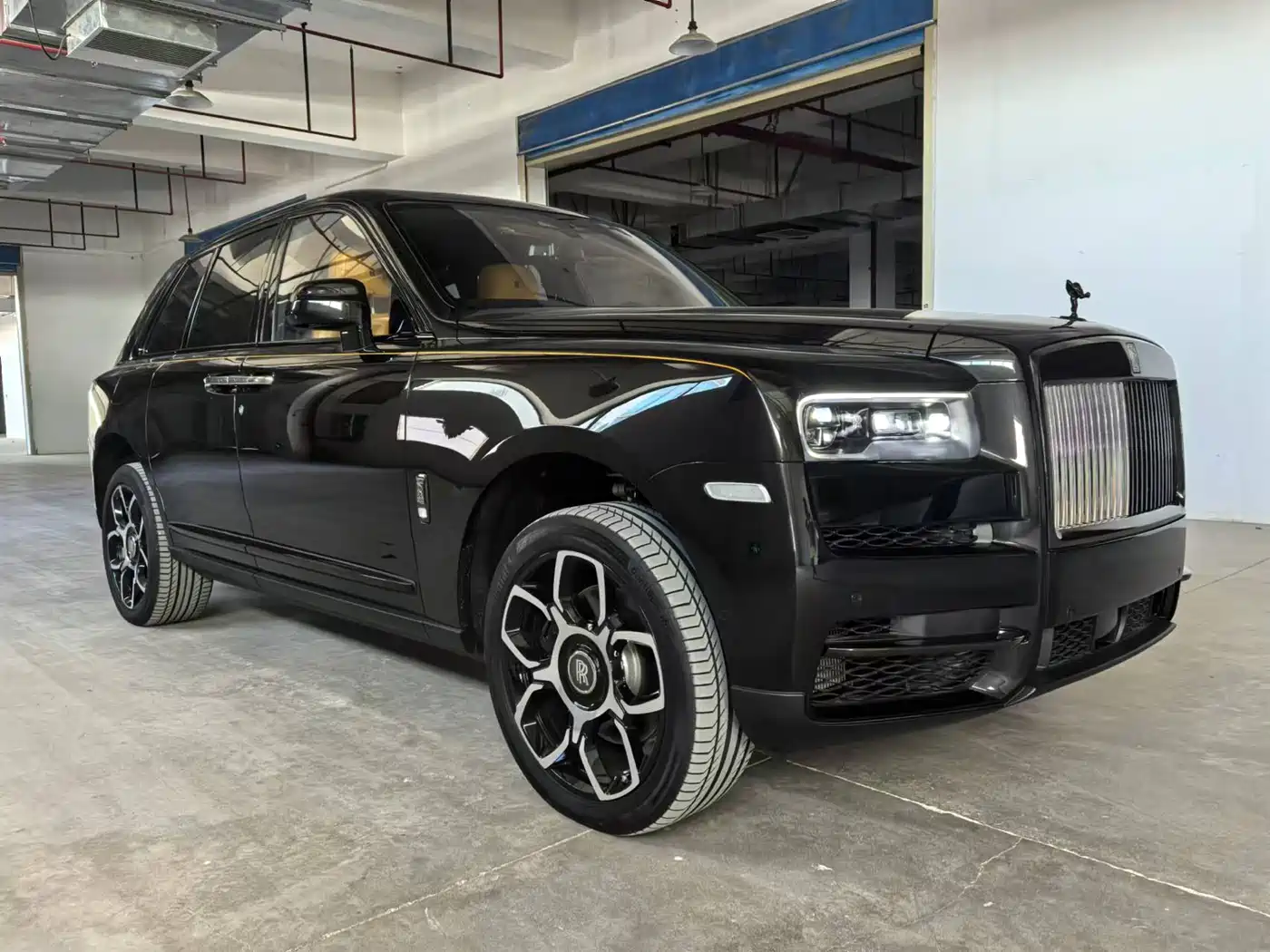 Rolls-Royce Cullinan 2024 Black Badge фото 3