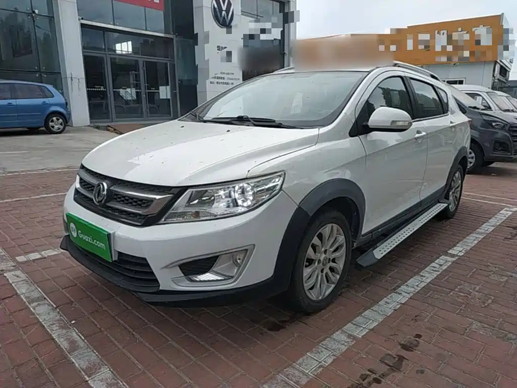 Dongfeng Aeolus Dongfeng Fengshen AX3 2017 2016 1.5L Manual Trendy Cool Edition