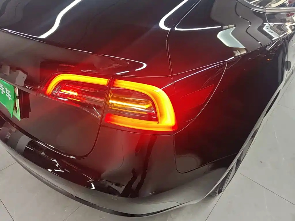Фото 8 - Tesla Model 3