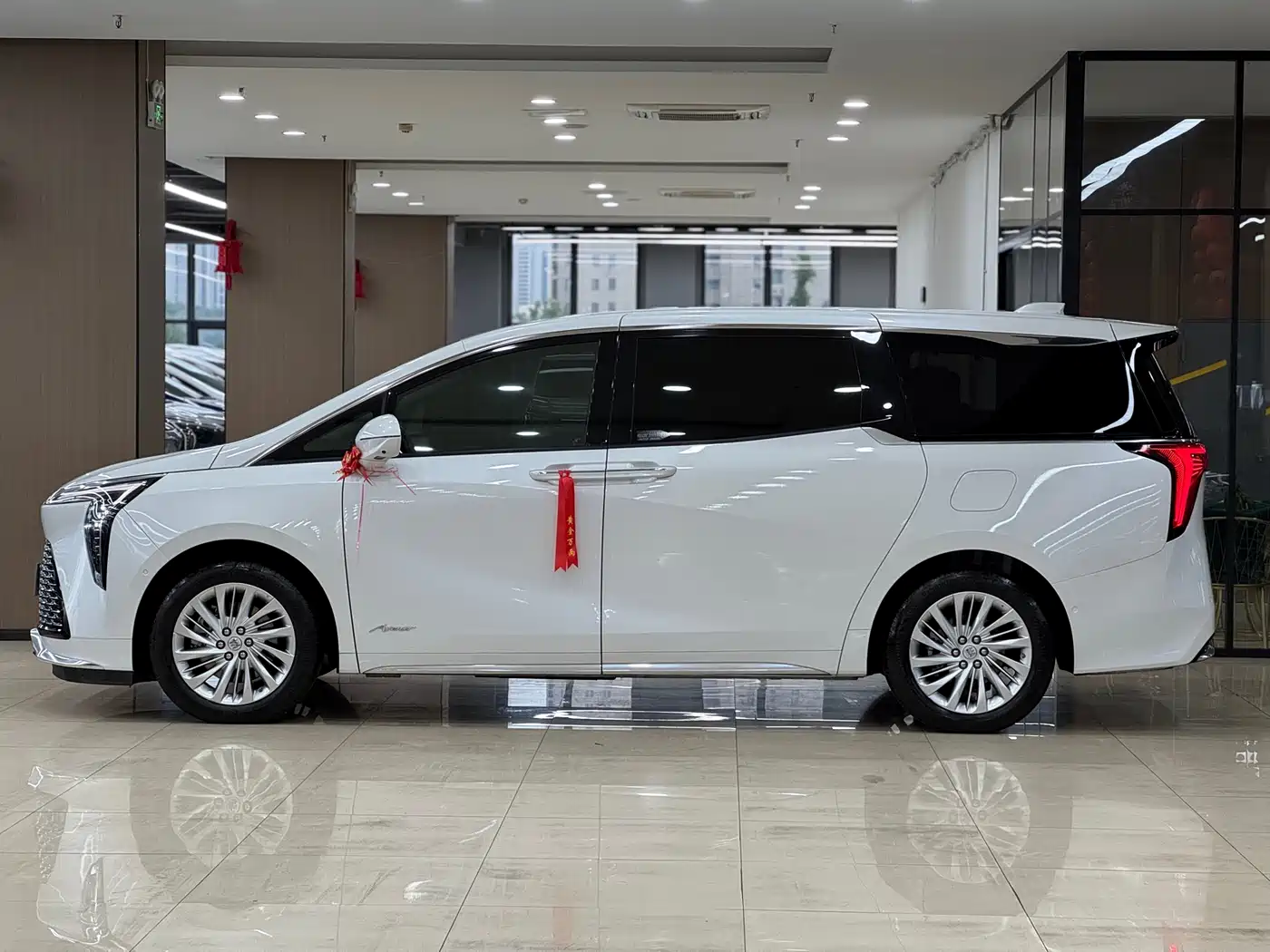 Buick Century 2023 2.0T 7-Seater World Edition фото 3