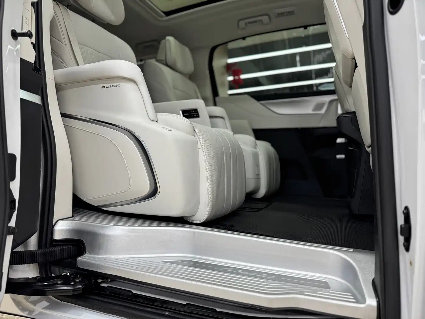 Buick GL8 New Energy 2024 Landglory Premium Edition 7-Seater фото 13
