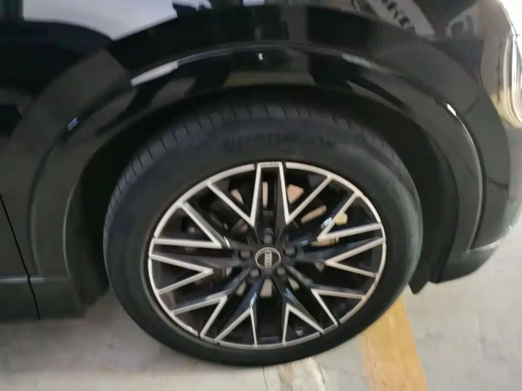 Audi Q5 e-tron 2023 2022 40 e-tron Starlight Mech Suit