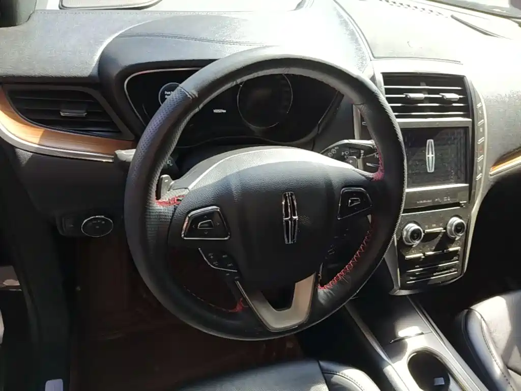 Фото 11 - Lincoln MKC