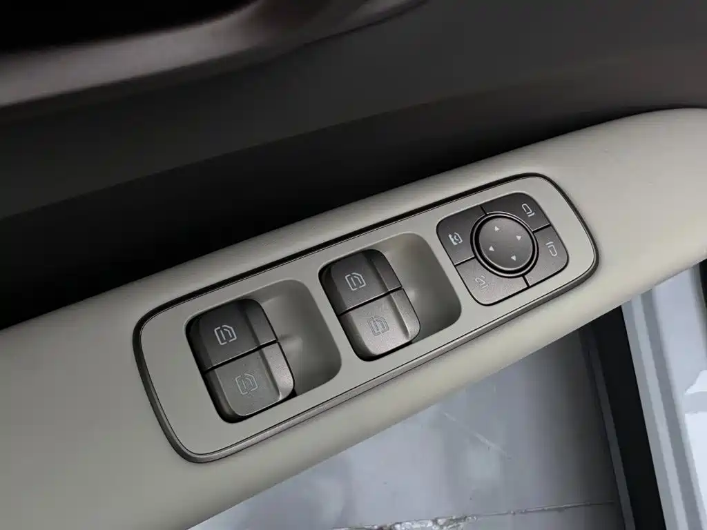 Li Auto i6 2026 2025 2WD Base Model