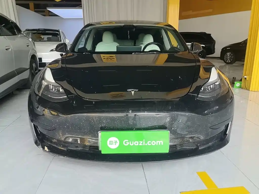 Фото 3 - Tesla Model 3