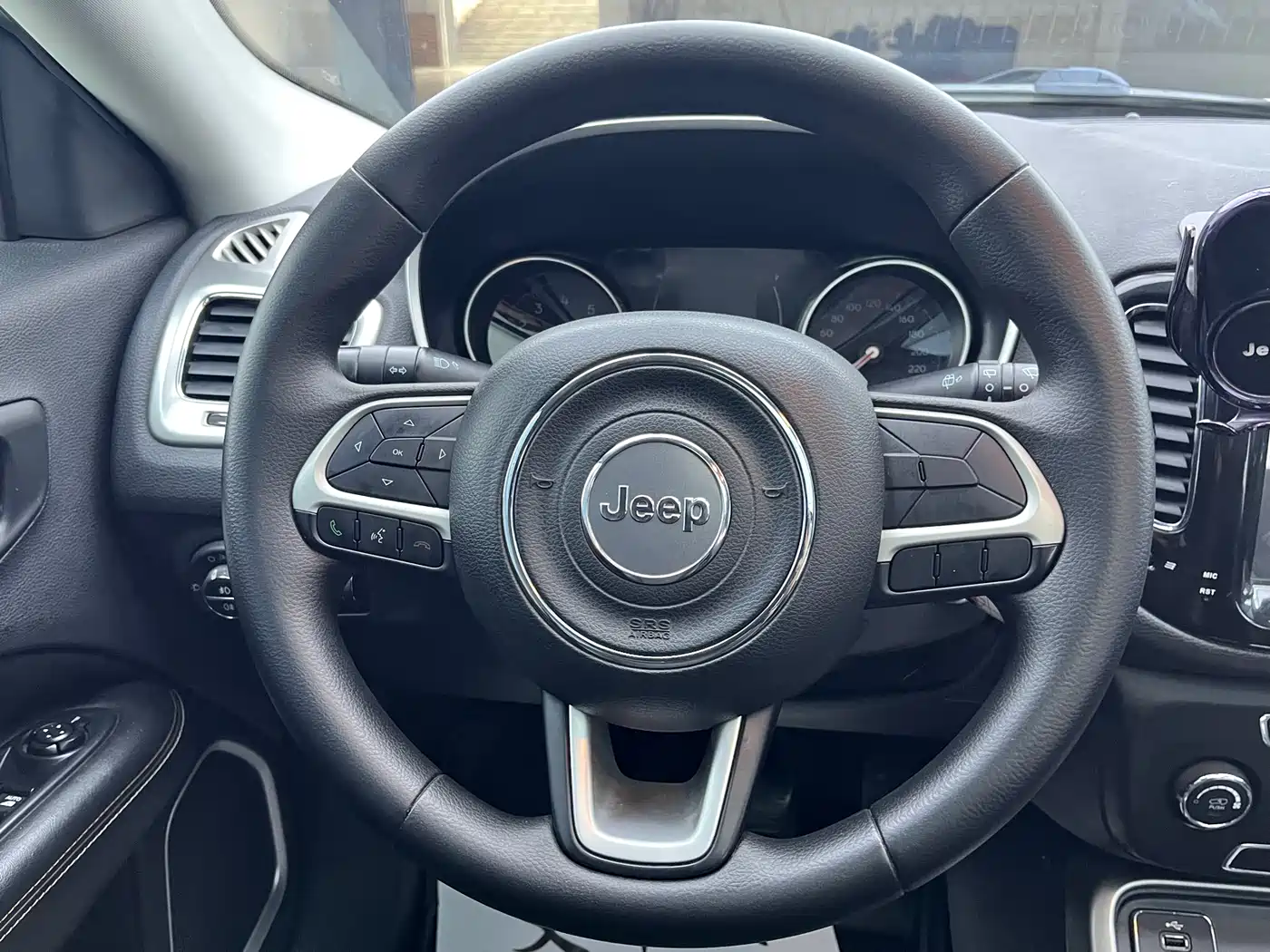 Фото 10 - Jeep Compass