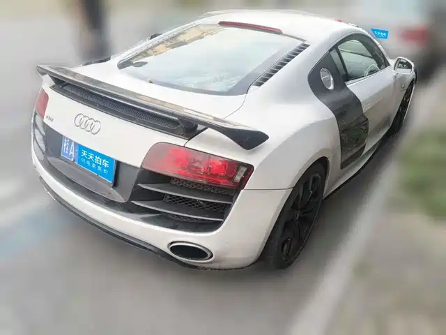 Audi R8 2010 5.2 FSI quattro — фото 2