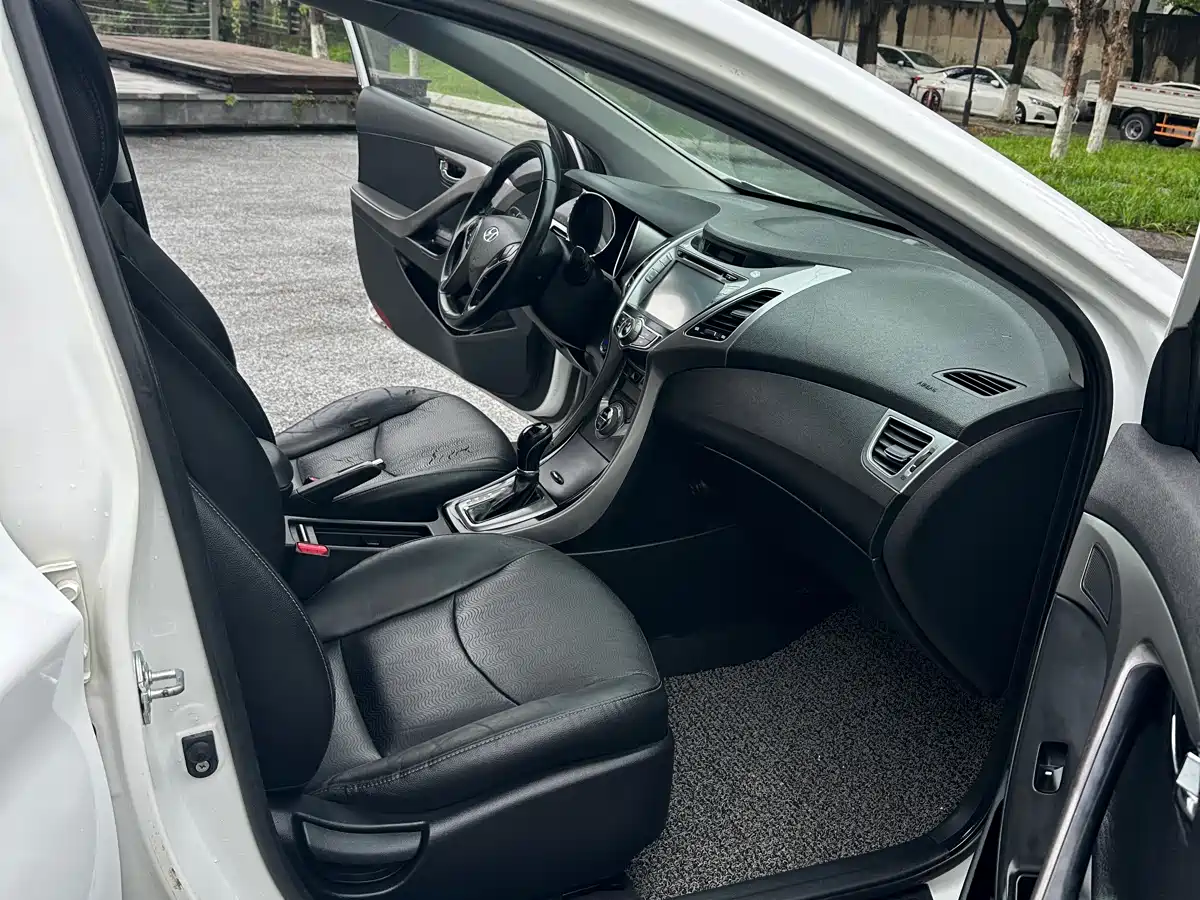 Hyundai Langdong 2013 1.6L Automatic Premium фото 12