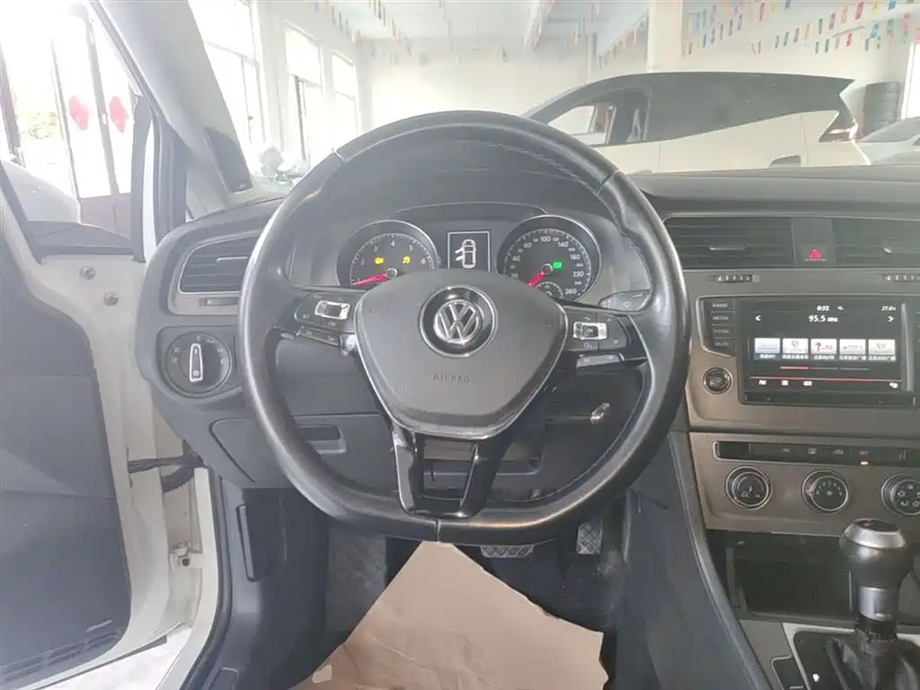 Volkswagen Golf 2016 230TSI Automatic Comfort фото 11
