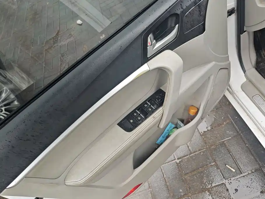 Geely Emgrand 2015 2015 Sedan 1.5L Manual Upward Edition