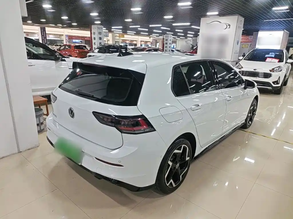 Photo 7 - Volkswagen Golf