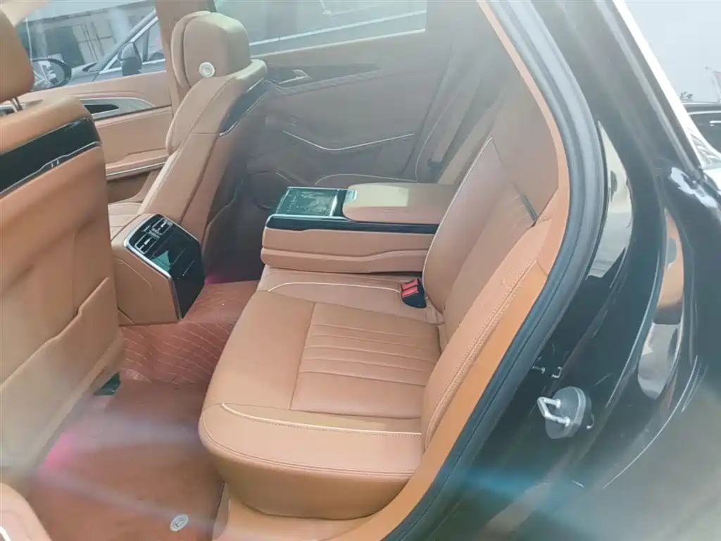 Hongqi H9 2022 2.0T Smart Connect Flag Enjoy Edition фото 17
