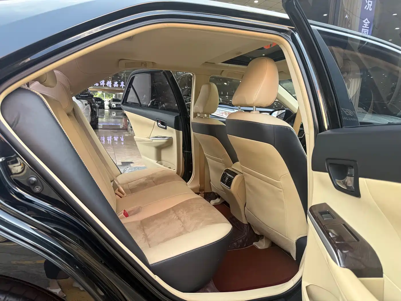 Toyota Camry 2016 2.5G 10th Anniversary Luxury Navigation Edition фото 11
