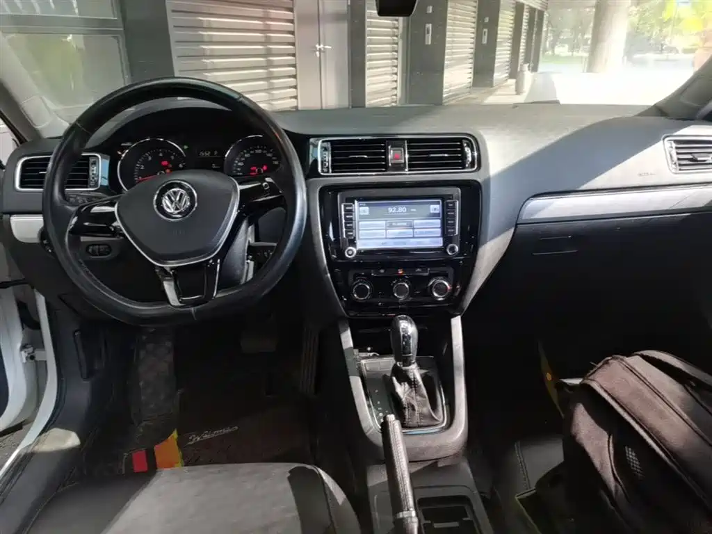 Volkswagen Sagitar 2015 230TSI Automatic Comfort фото 10