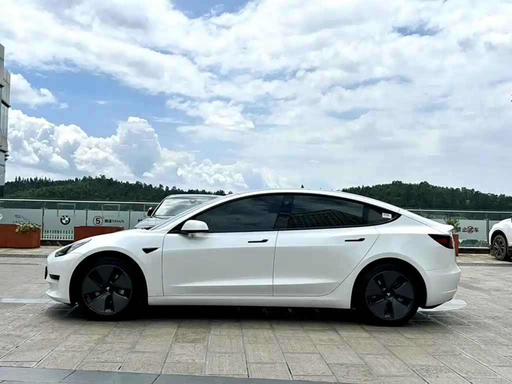 Фото 10 - Tesla Model 3