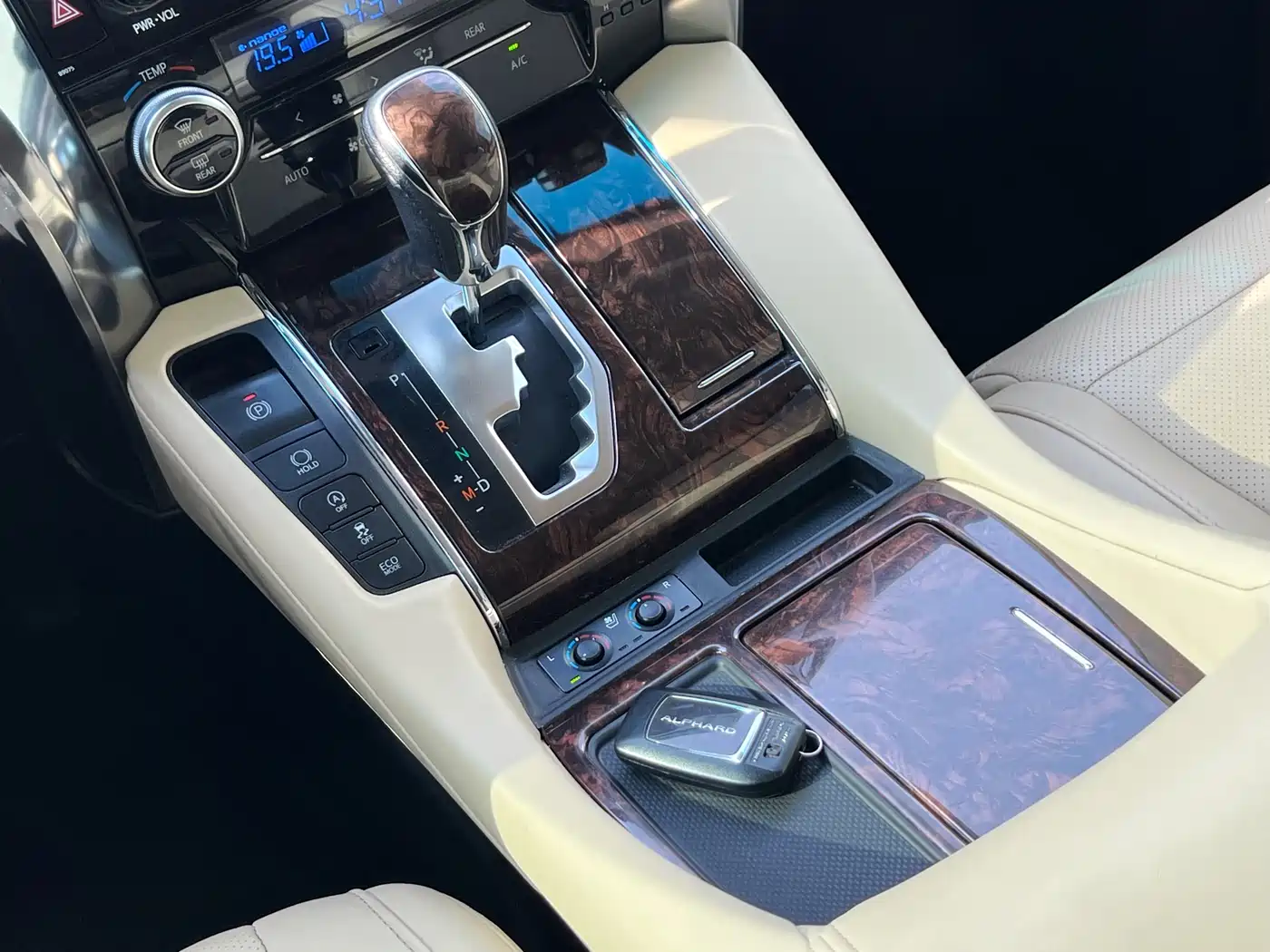 Toyota Alphard 2018 Facelift 3.5L Luxury Edition фото 12