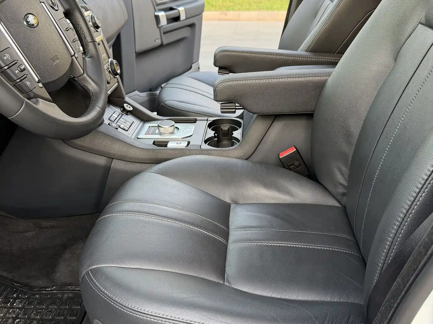 Land Rover Discovery 2015 3.0 SDV6 HSE Diesel фото 29