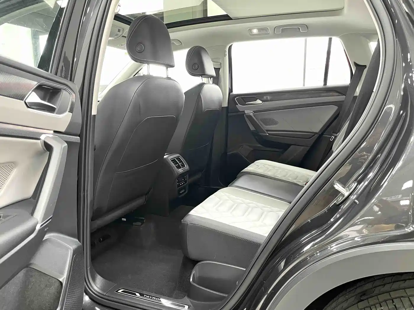 Volkswagen Tayron 2023 280TSI 2WD Luxury Plus Advanced Edition фото 10