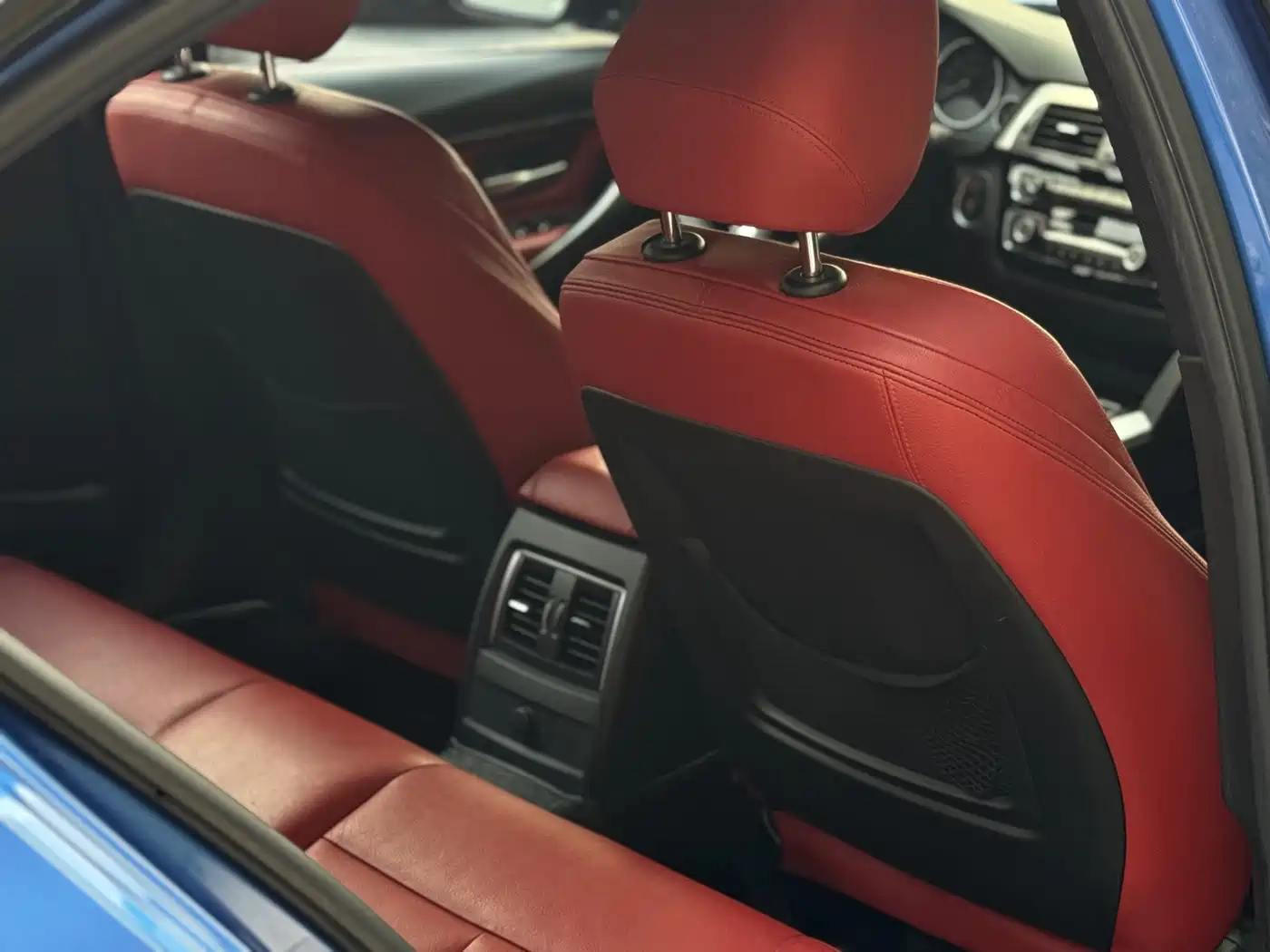 BMW 3 Series 2016 320i M Sport фото 9