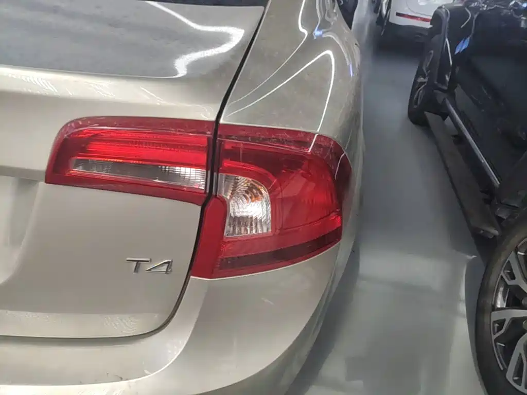 Photo 8 - Volvo S60