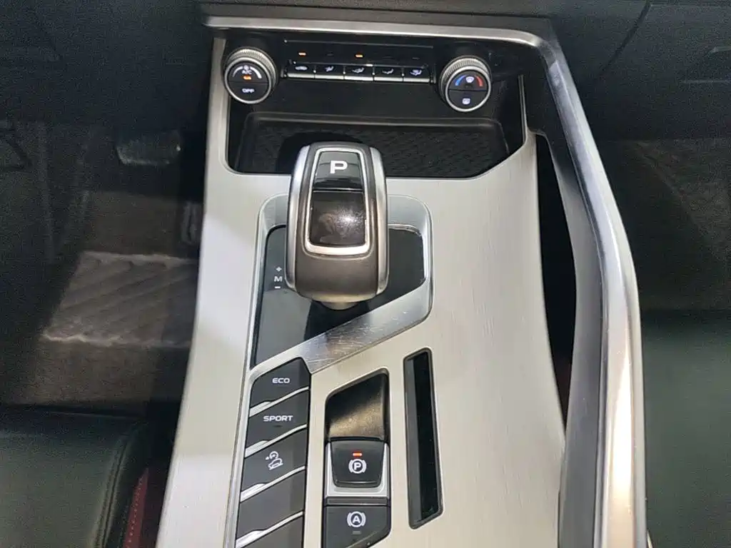 Фото 14 - Geely Coolray