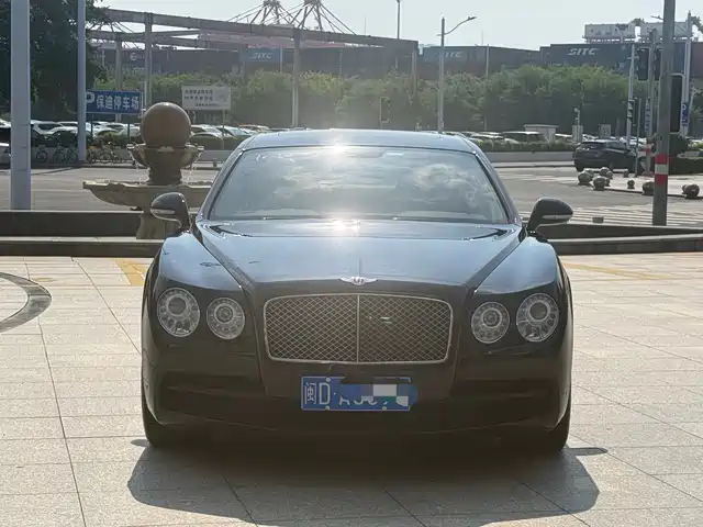 Bentley Flying Spur 2017 4.0T V8 Standard Edition — фото 2