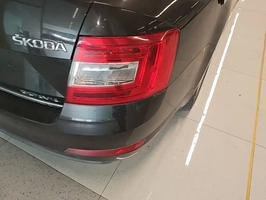 Фото 8 - Škoda Octavia