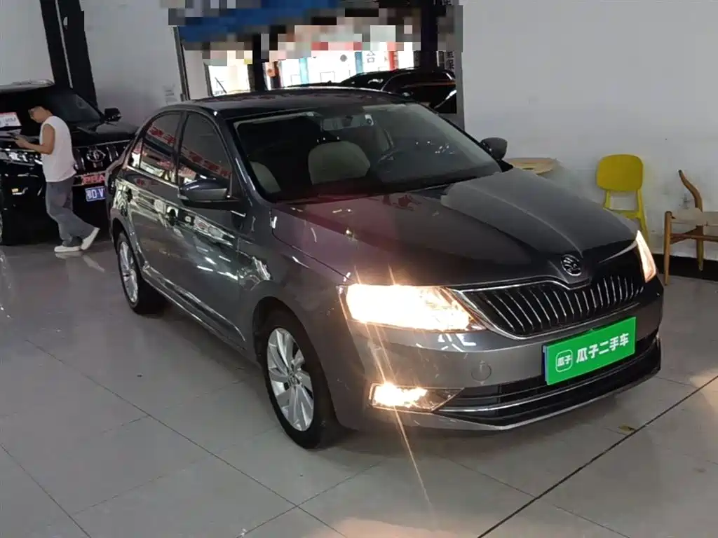 Škoda Rapid 2018 1.6L Automatic Comfort Edition фото 4