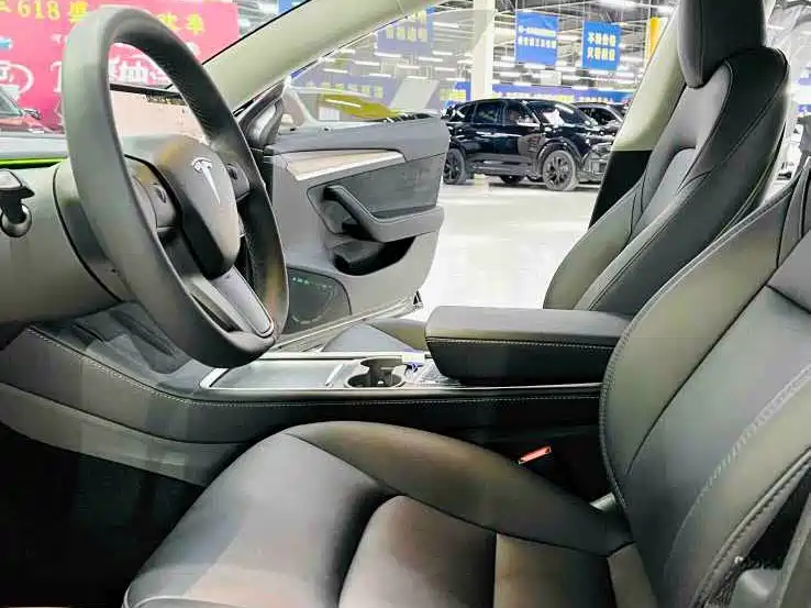 Photo 11 - Tesla Model 3