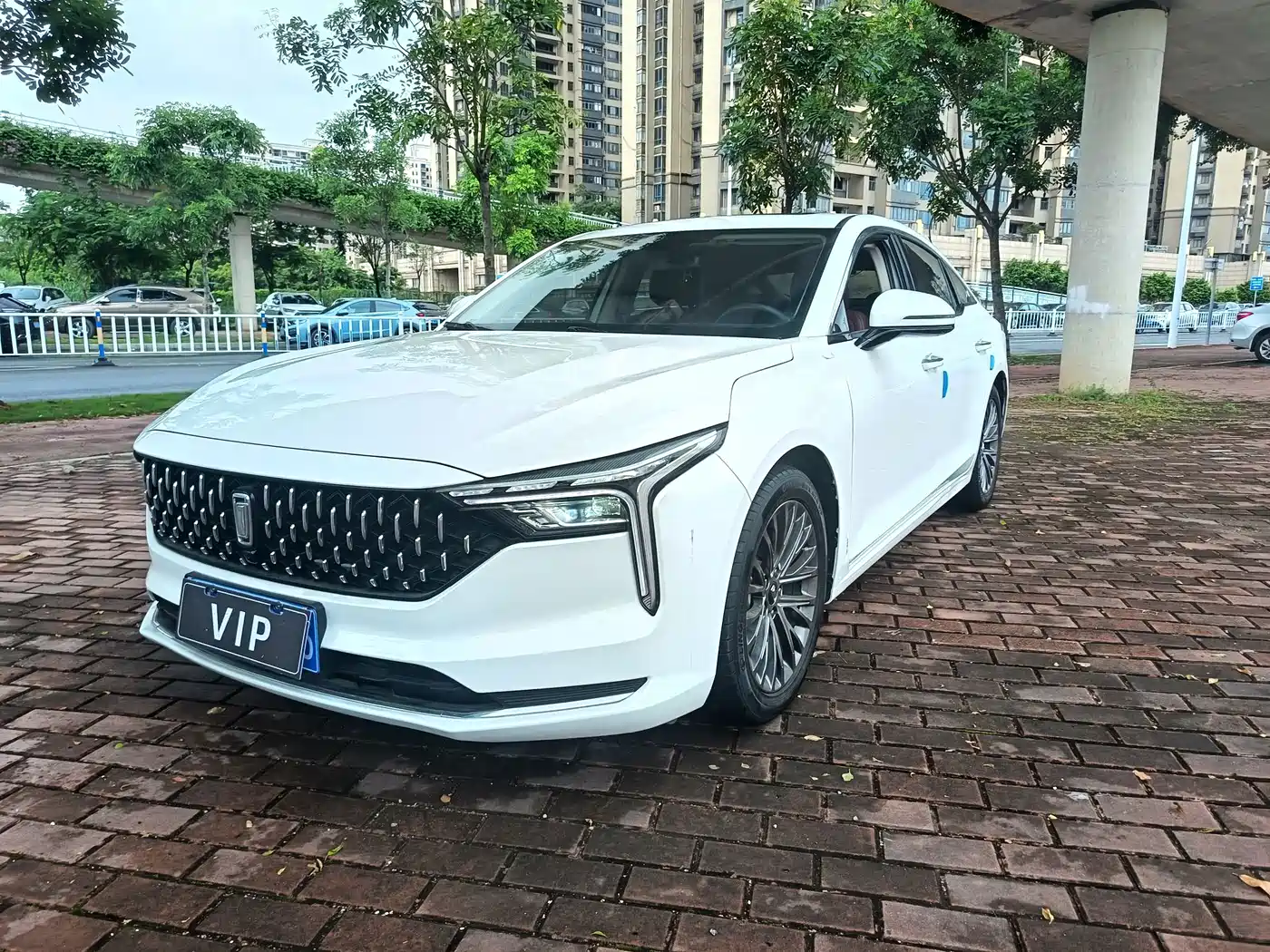 Фото 1 - Besturn B70