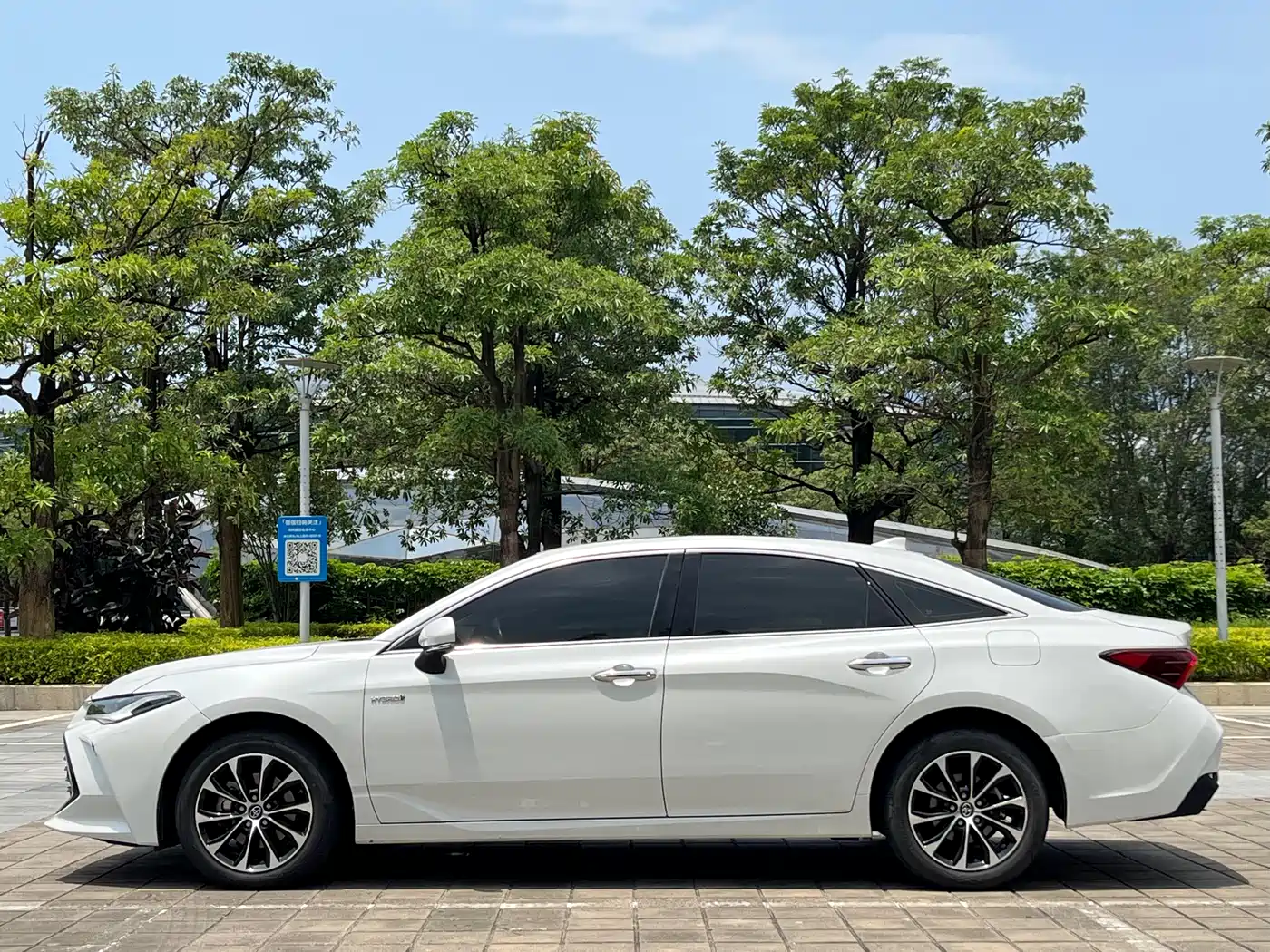 Toyota Avalon 2023 Hybrid 2.5L Luxury Edition фото 7