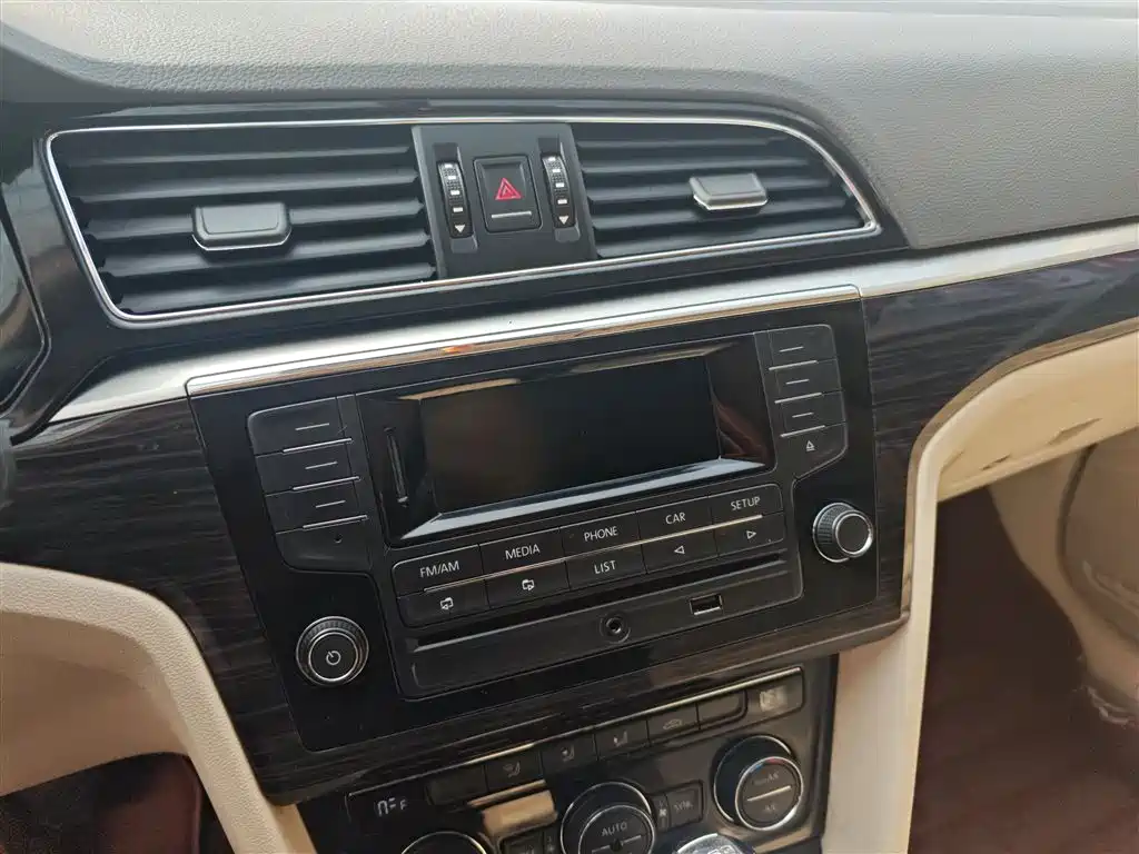 Volkswagen Lamando 2015 280TSI DSG Comfort фото 9
