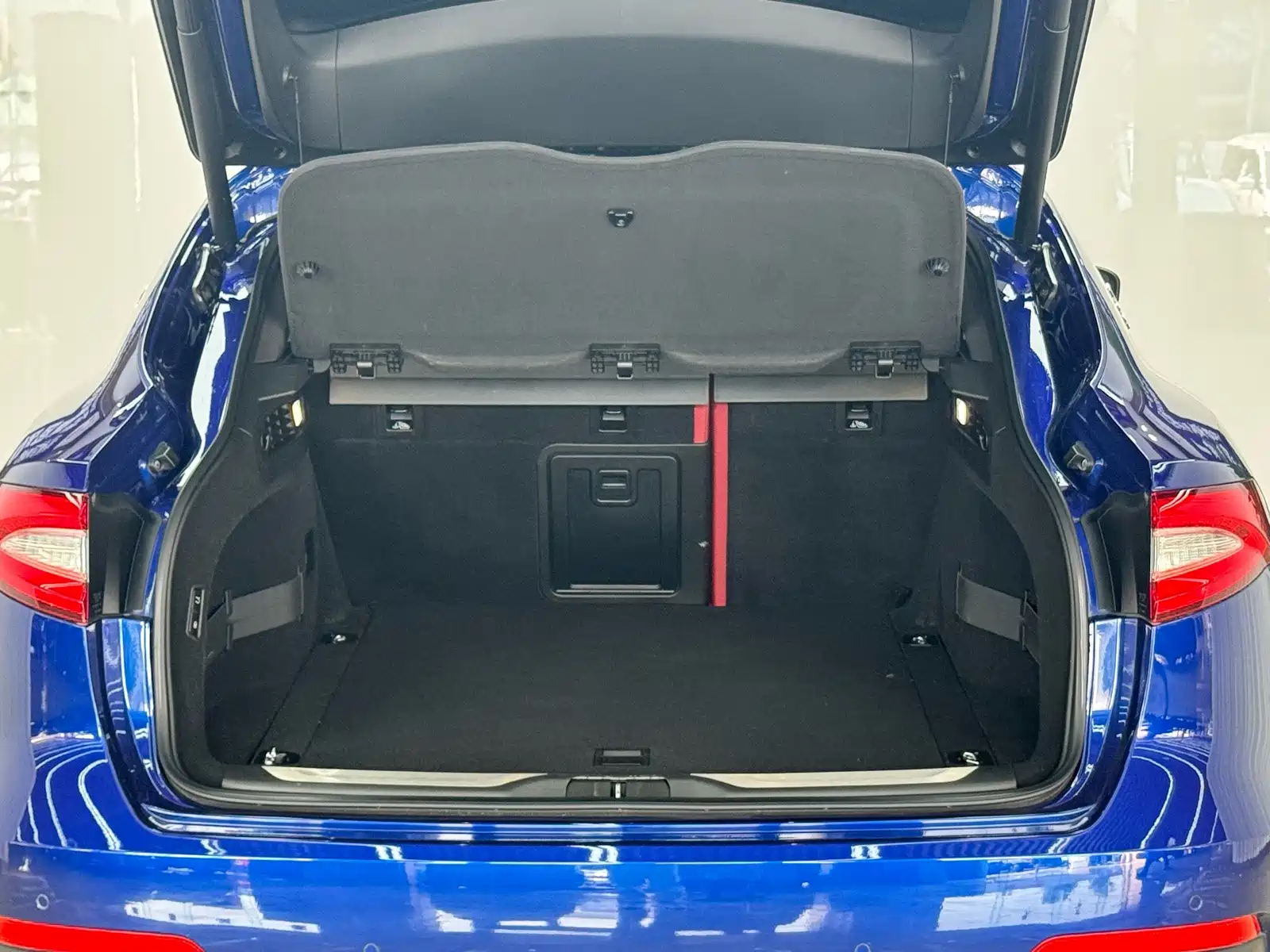 Photo 23 - Maserati Levante