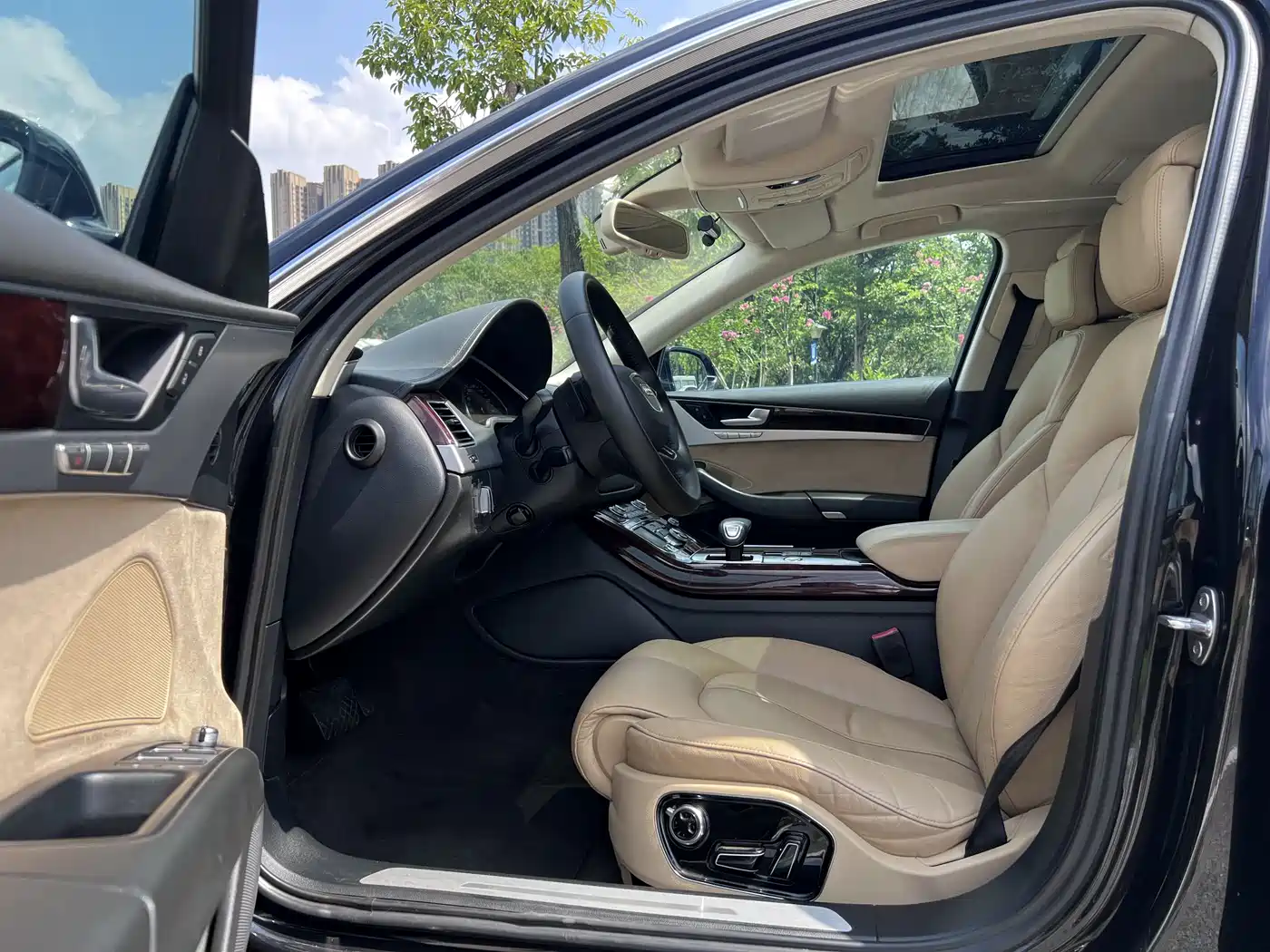 Audi A8 2012 A8L 45 TFSI quattro Luxury фото 4