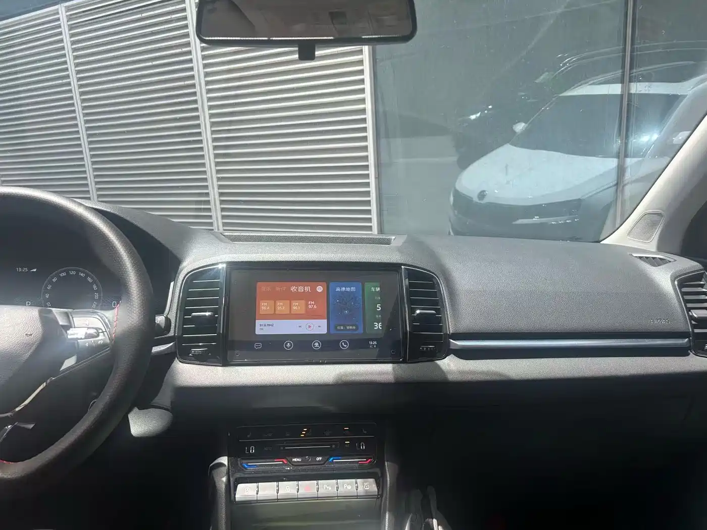 Škoda Karoq 2022 TSI280 Luxury Edition фото 10