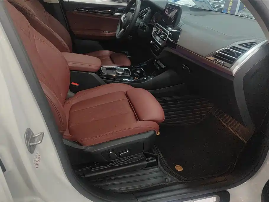 BMW iX3 2024 Leading Edition фото 8