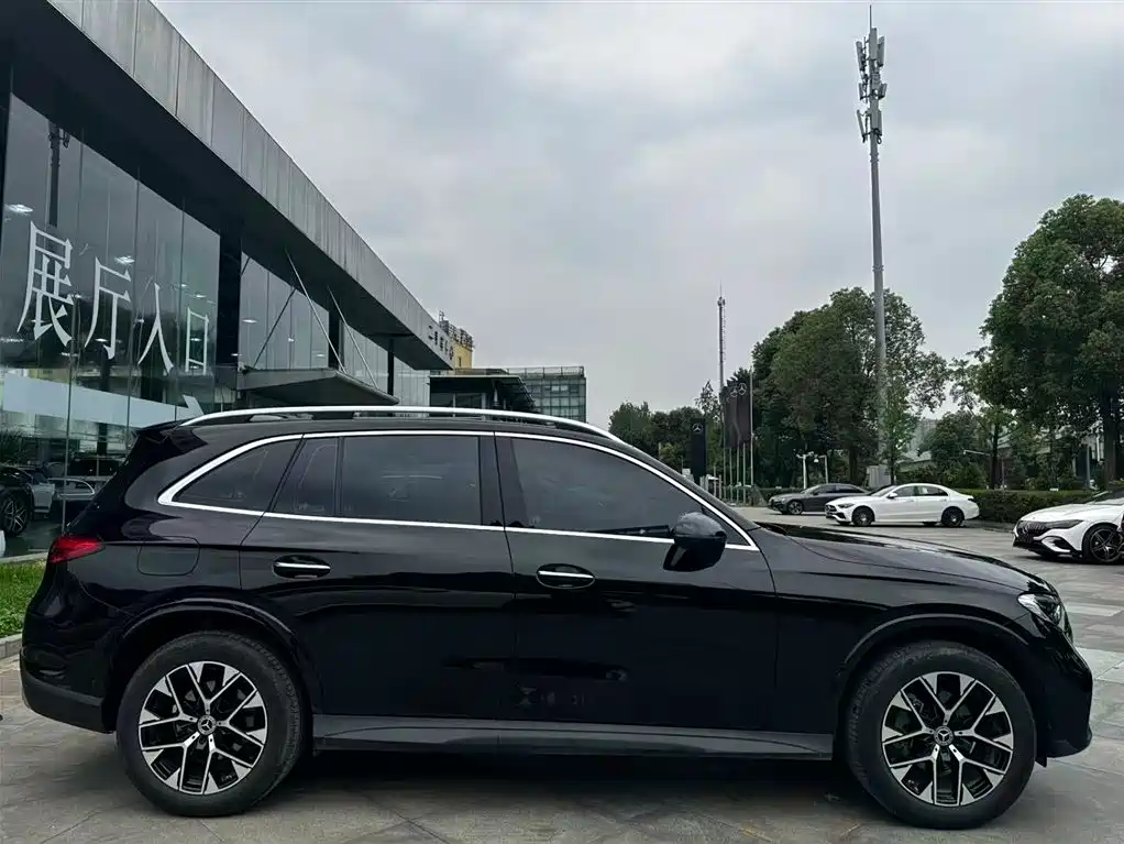 Mercedes-Benz GLC 2023 GLC 260 L 4MATIC Sport 5-seater фото 5
